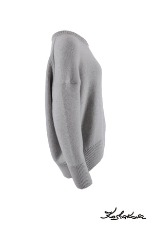
            
                Load image into Gallery viewer, Kašmira maisījuma liela izmēra džemperis gaiši pelēkā krāsā
            
        